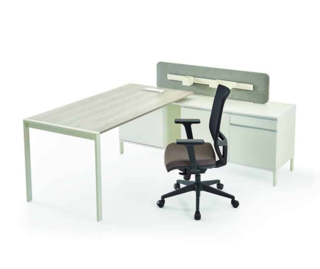 שולחן משרדי וכסא