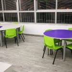 רהיטים צבעוניים לבית ספר